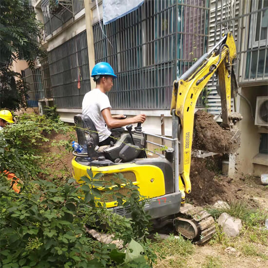 小挖機(jī)改造地下室